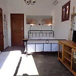 Black Dom wakacyjny Moutsoúna