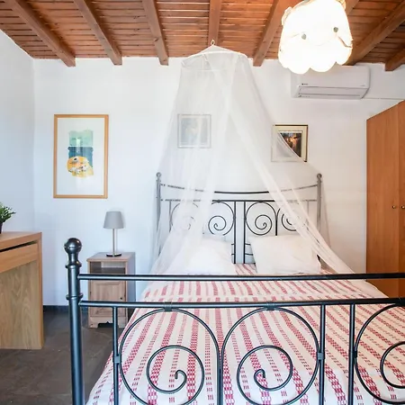 Black Μουτσούνα